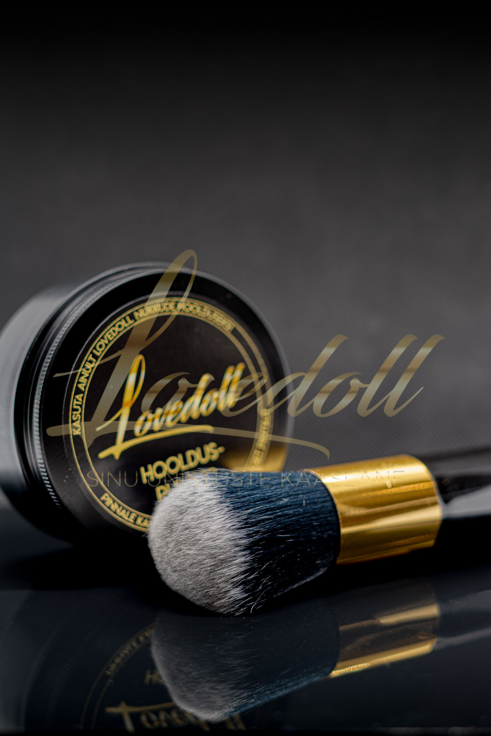 seksnuku hoolduspuuder ja pintsel